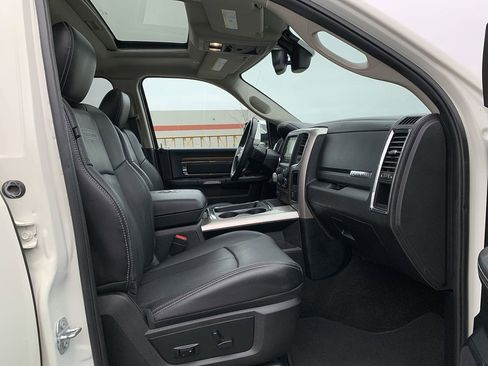 Used 2018 RAM 1500 Laramie image 33