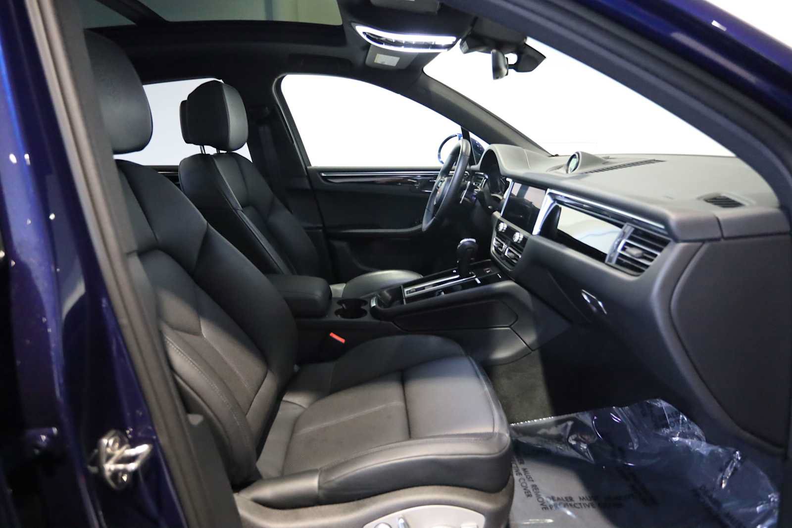 Used 2025 Porsche Macan AWD/4WD image 13