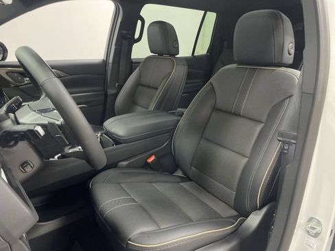 Certified 2025 Chevrolet Traverse High Country AWD/4WD image 11