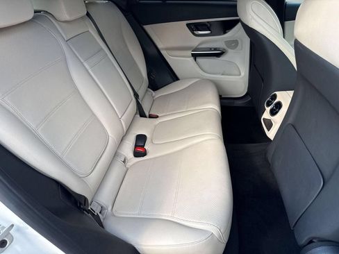 Used 2024 Mercedes-Benz GLC 300 4MATIC image 29