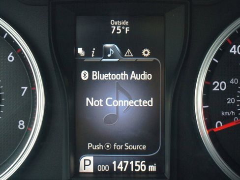 Used 2017 Toyota Camry XSE w/ Moonroof Package image 4