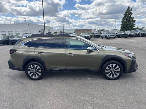 Used 2025 Subaru Outback Touring XT AWD/4WD image 2