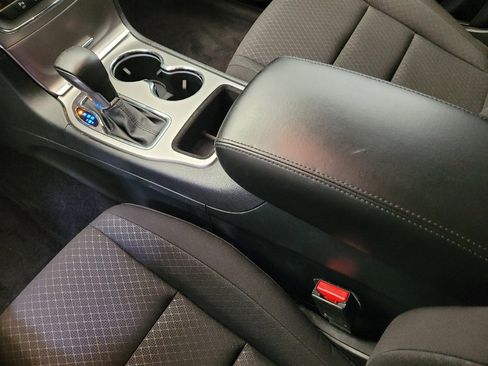 Used 2018 Jeep Grand Cherokee Laredo image 26