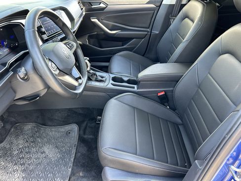 Used 2024 Volkswagen Jetta SE w/ Panoramic Sunroof Package FWD image 17