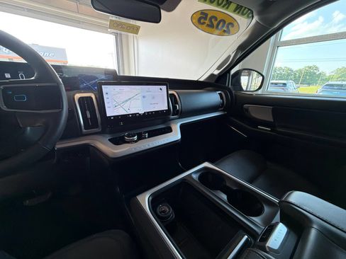 Used 2025 Ford Expedition Active AWD/4WD image 30