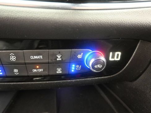 Used 2022 Buick Enclave Premium FWD image 32