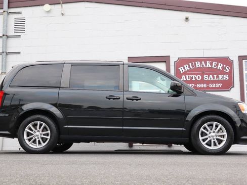 Used 2016 Dodge Grand Caravan SXT w/ UConnect Hands-Free Group FWD image 1