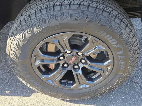 Used 2025 GMC Canyon Elevation w/ Convenience Package AWD/4WD image 11