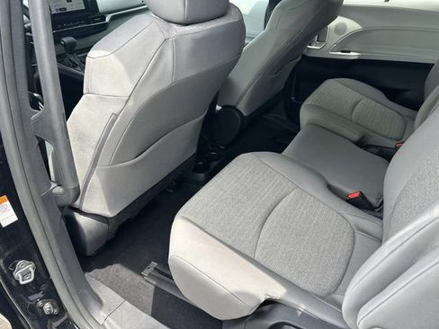 Used 2026 Toyota Sienna LE FWD image 20