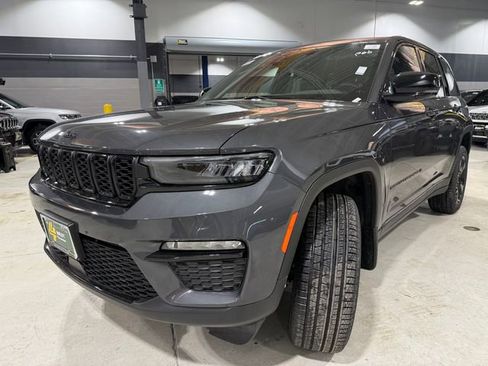 New 2025 Jeep Grand Cherokee Limited w/ Black Appearance Package image 3