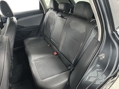 Used 2024 Volkswagen Taos SE w/ Panoramic Sunroof Package image 12