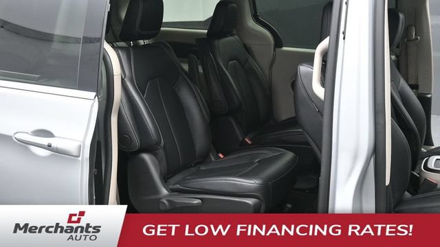 Used 2024 Chrysler Pacifica Limited FWD image 17
