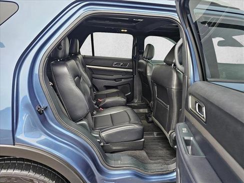 Used 2019 Ford Explorer XLT w/ Equipment Group 202A image 11