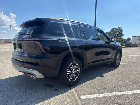 Used 2026 Chevrolet Traverse LT FWD image 6
