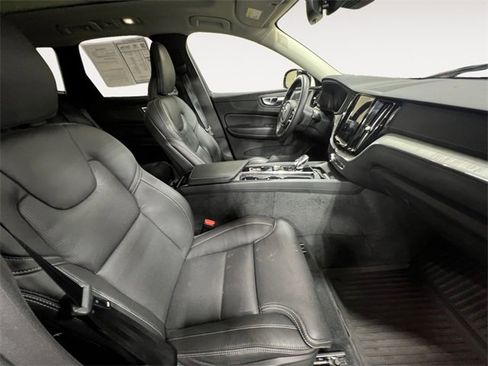 Used 2025 Volvo XC60 B5 Ultra image 15