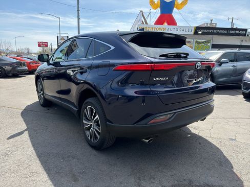 Used 2021 Toyota Venza LE w/ Carpet Mat Package (TMS) image 5