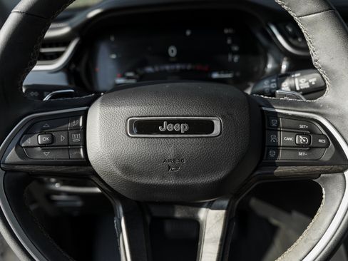 Used 2023 Jeep Grand Cherokee 4WD 4xe image 16