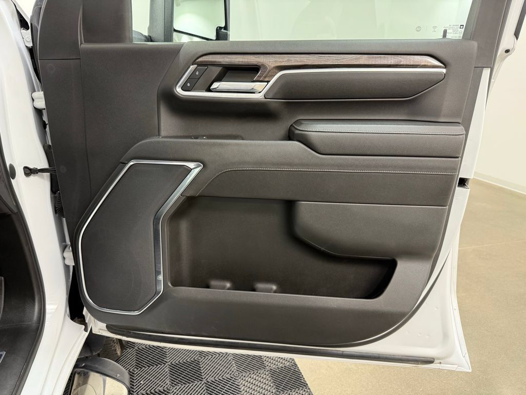 Used 2024 Chevrolet Silverado 2500 LTZ AWD/4WD image 36