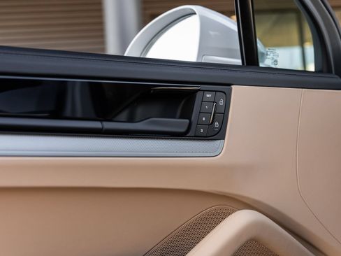 Certified 2026 Porsche Cayenne AWD/4WD image 21