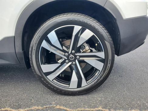 Used 2023 Volvo XC40 B5 Plus w/ Protection Package Premier image 11