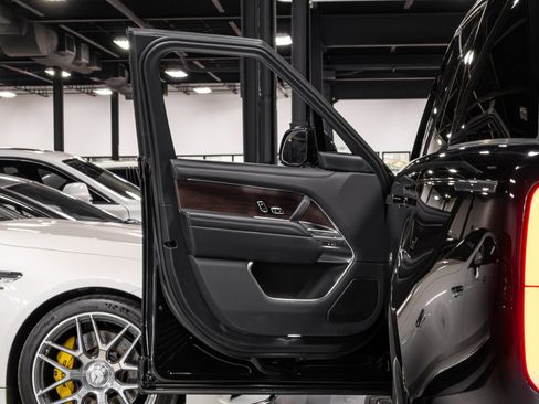 Used 2023 Land Rover Range Rover Autobiography image 4