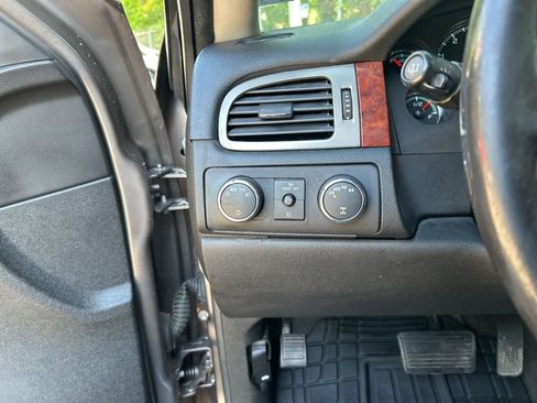 Used 2013 Chevrolet Tahoe LTZ image 25