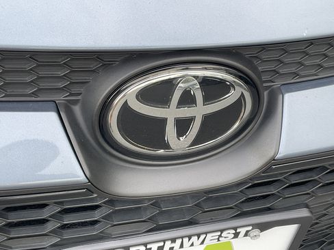 Used 2022 Toyota Corolla LE FWD image 6