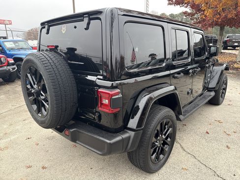 Used 2023 Jeep Wrangler Sahara image 7