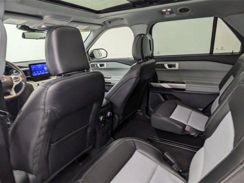 Certified 2022 Ford Explorer XLT w/ Equipment Group 202A image 35
