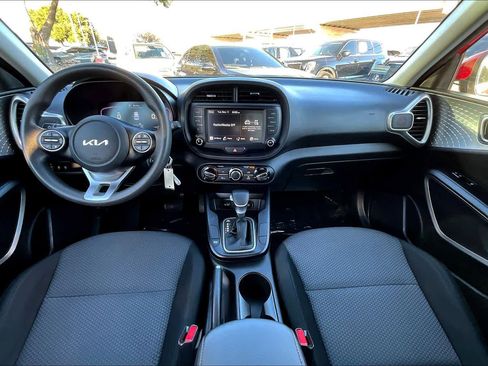 Used 2023 Kia Soul LX image 13