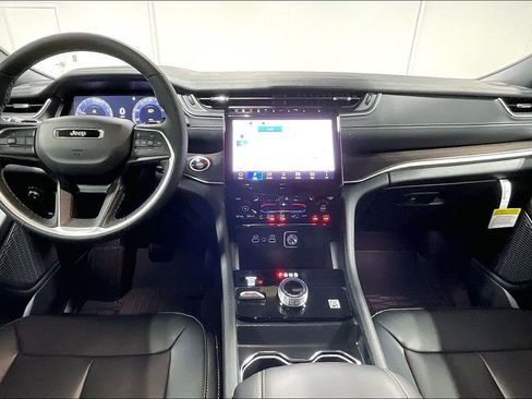 New 2025 Jeep Grand Cherokee Limited image 9