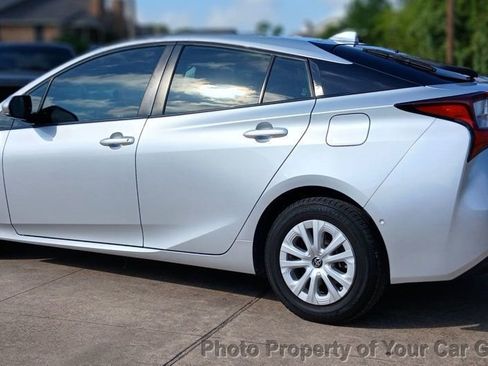 Used 2020 Toyota Prius LE image 6