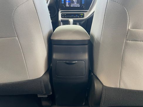 Used 2017 Toyota Corolla LE image 32