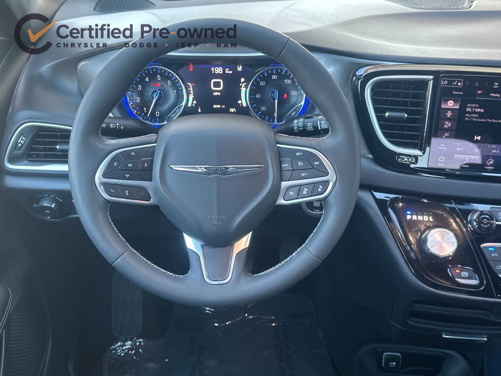 Used 2025 Chrysler Pacifica Select FWD image 15