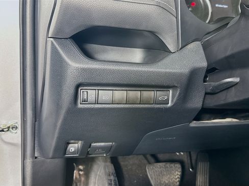 Certified 2022 Toyota RAV4 XLE w/ Convenience Package AWD/4WD image 11