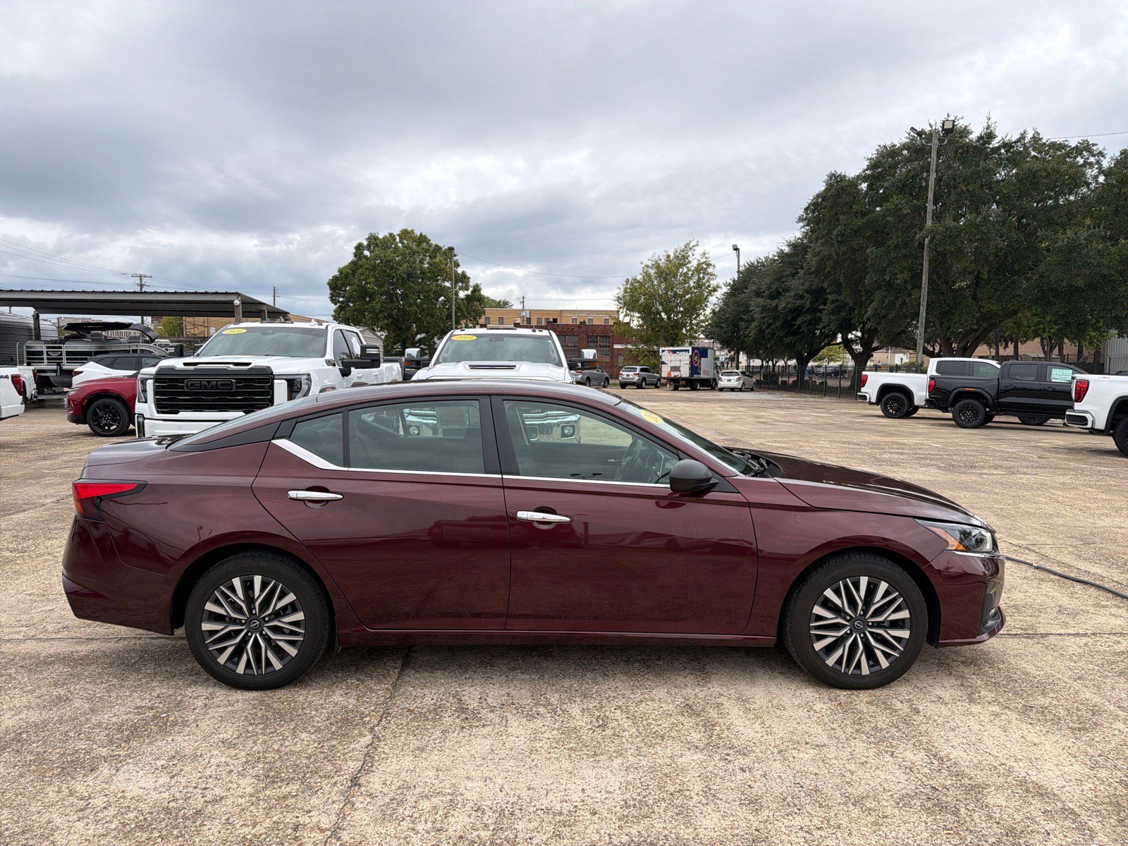 Used 2025 Nissan Altima 2.5 SV FWD image 6