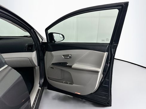 Used 2013 Toyota Venza Limited image 33