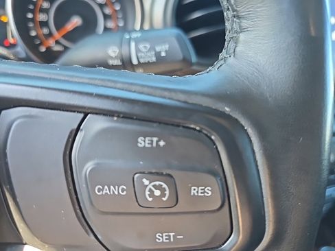 Certified 2022 Jeep Gladiator Willys image 24