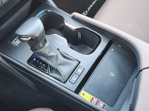 Used 2025 Lexus ES 300h w/ Premium Package image 25