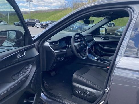 New 2025 Jeep Grand Cherokee L Laredo image 14