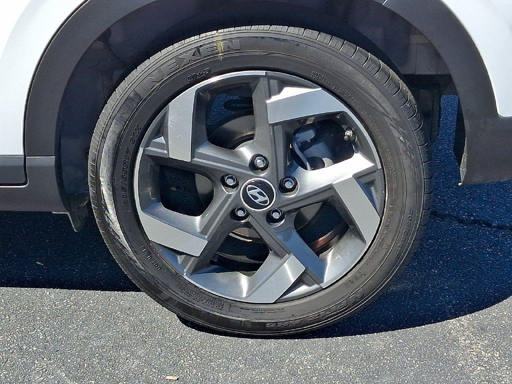 Used 2024 Hyundai Venue Limited FWD image 8