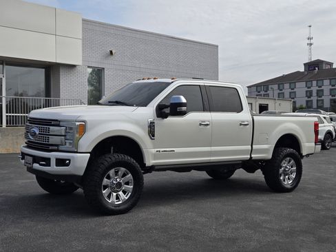 Used 2017 Ford F350 Platinum w/ Platinum Ultimate Package image 2