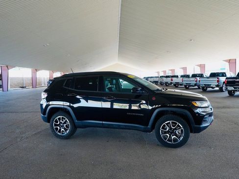 Used 2024 Jeep Compass Trailhawk image 4