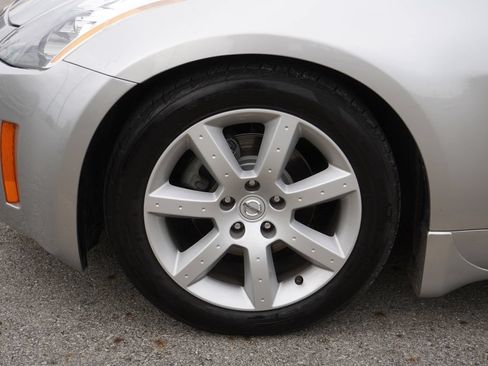 Used 2004 Nissan 350Z Enthusiast RWD image 10