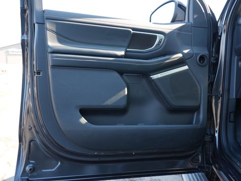 Used 2025 Ford Expedition Max Platinum w/ Stealth Appearance Package image 16