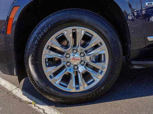 Used 2025 GMC Yukon XL Denali AWD/4WD image 9