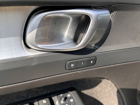 Certified 2025 Volvo XC40 B5 Core image 9