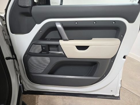 Used 2023 Land Rover Defender 130 X-Dynamic SE AWD/4WD image 30