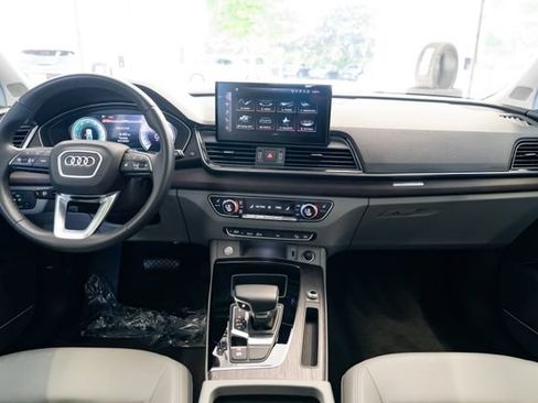 Used 2023 Audi Q5 2.0T Premium Plus w/ Premium Plus Package AWD/4WD image 9