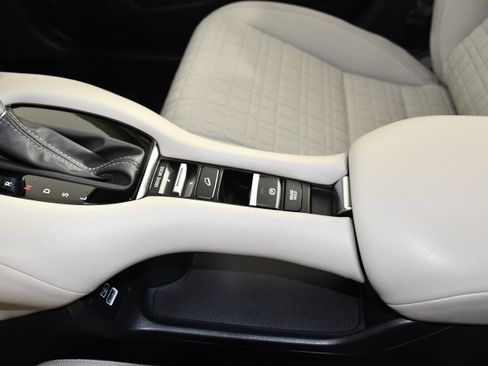 Certified 2023 Honda HR-V LX image 30